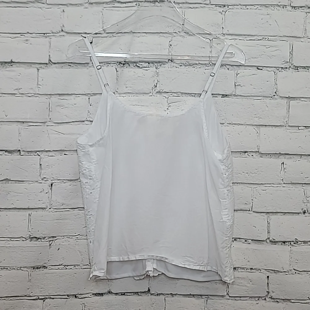 Japna Eyelet Lace Button Front V Neck Scalloped Hem Blouse/Tank Top in White